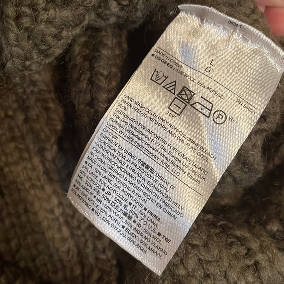 Banana Republic wool army green sweater - Picture 4 of 5